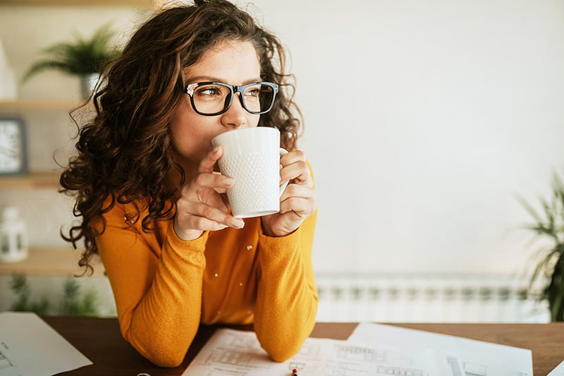 Integra-Woman-Coffee-Choose-Us-2.1